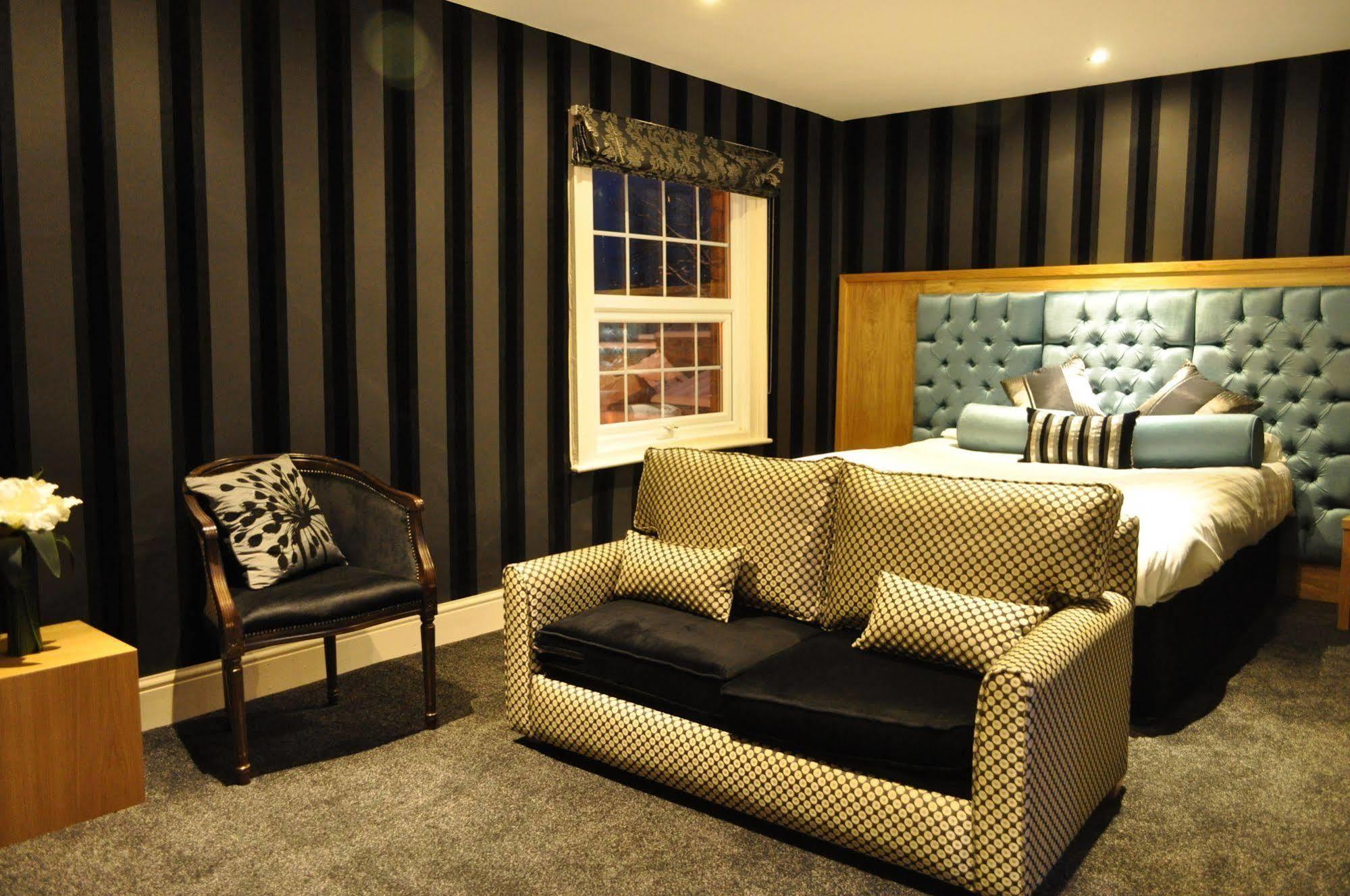 The Angel Inn Hotel Pershore Room photo